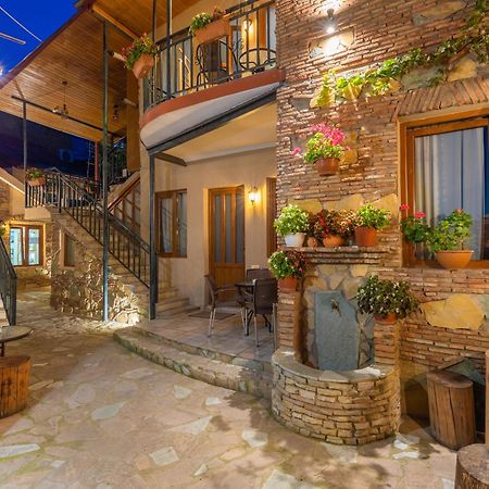 Apartments With Wine Cellar In Old Tbilisi Buitenkant foto