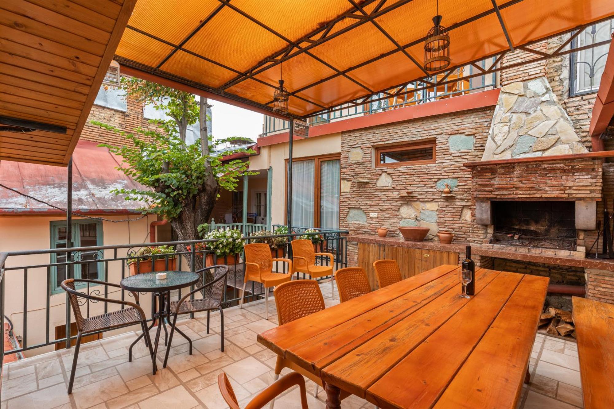 Apartments With Wine Cellar In Old Tbilisi Buitenkant foto
