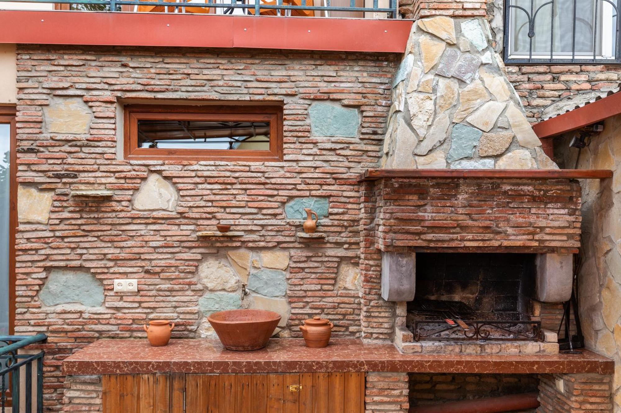 Apartments With Wine Cellar In Old Tbilisi Buitenkant foto