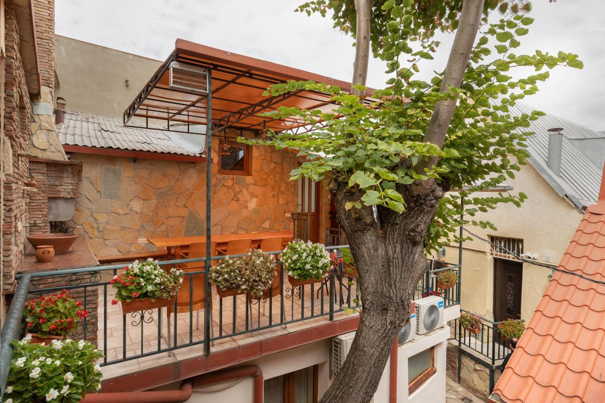 Apartments With Wine Cellar In Old Tbilisi Buitenkant foto