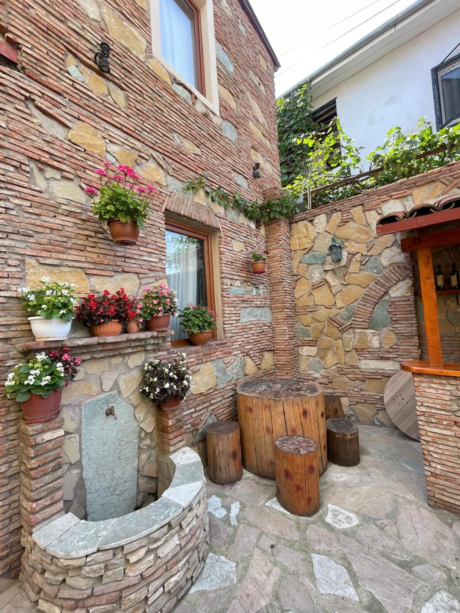 Apartments With Wine Cellar In Old Tbilisi Buitenkant foto
