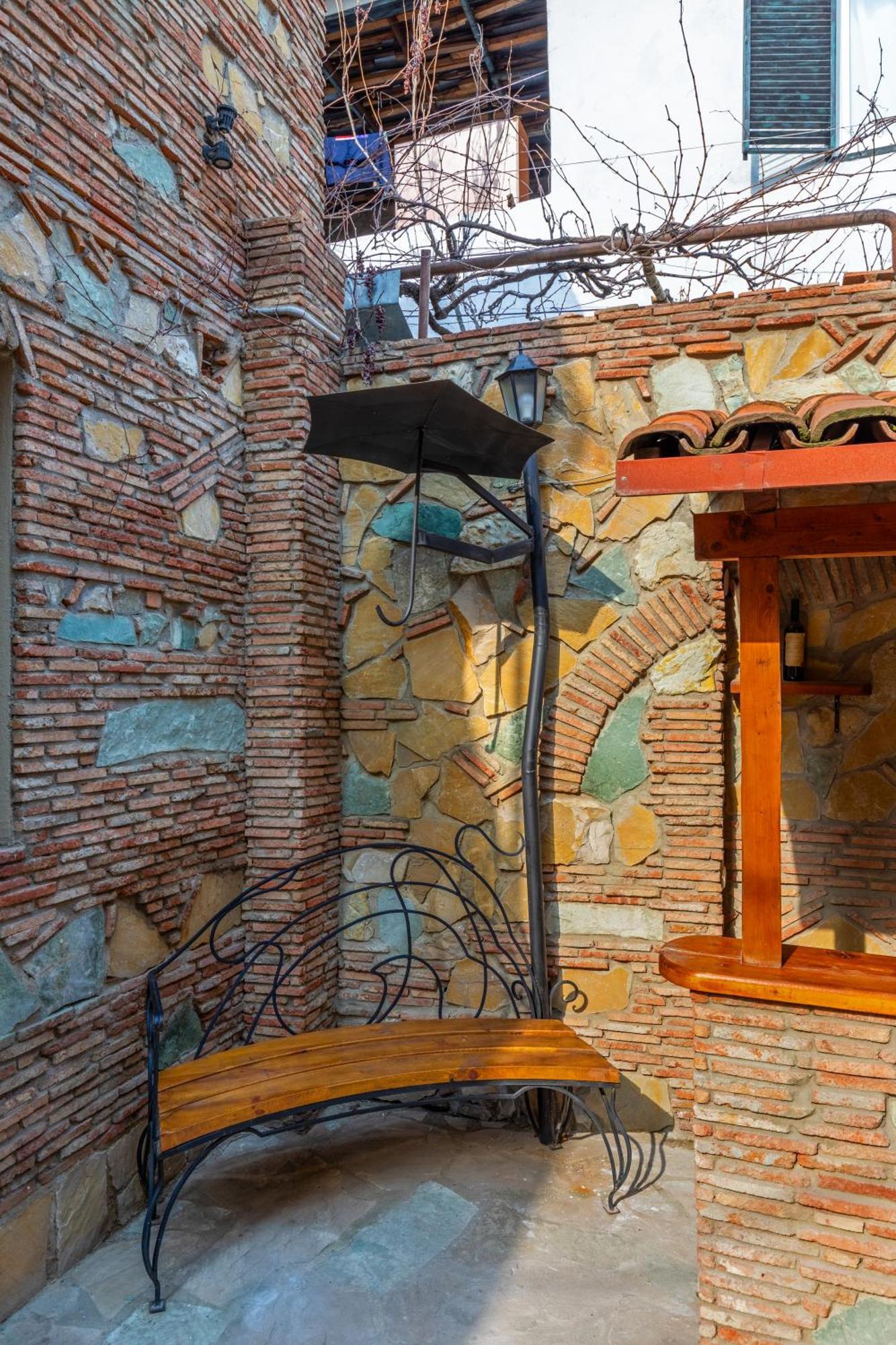 Apartments With Wine Cellar In Old Tbilisi Buitenkant foto